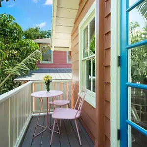  Holiday home The Julia Place Carriage House